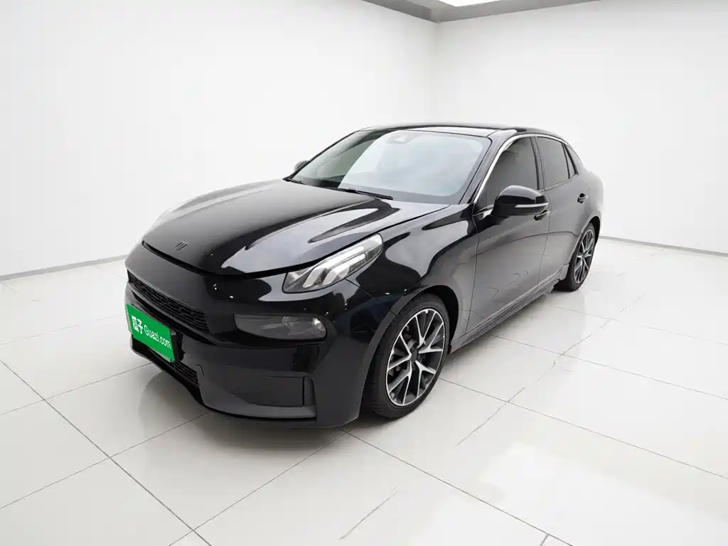 Lynk & Co 03