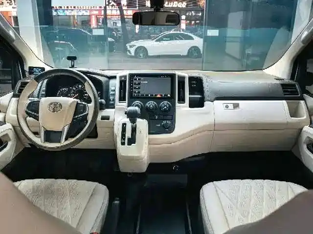 Toyota Hiace — миниатюра 12