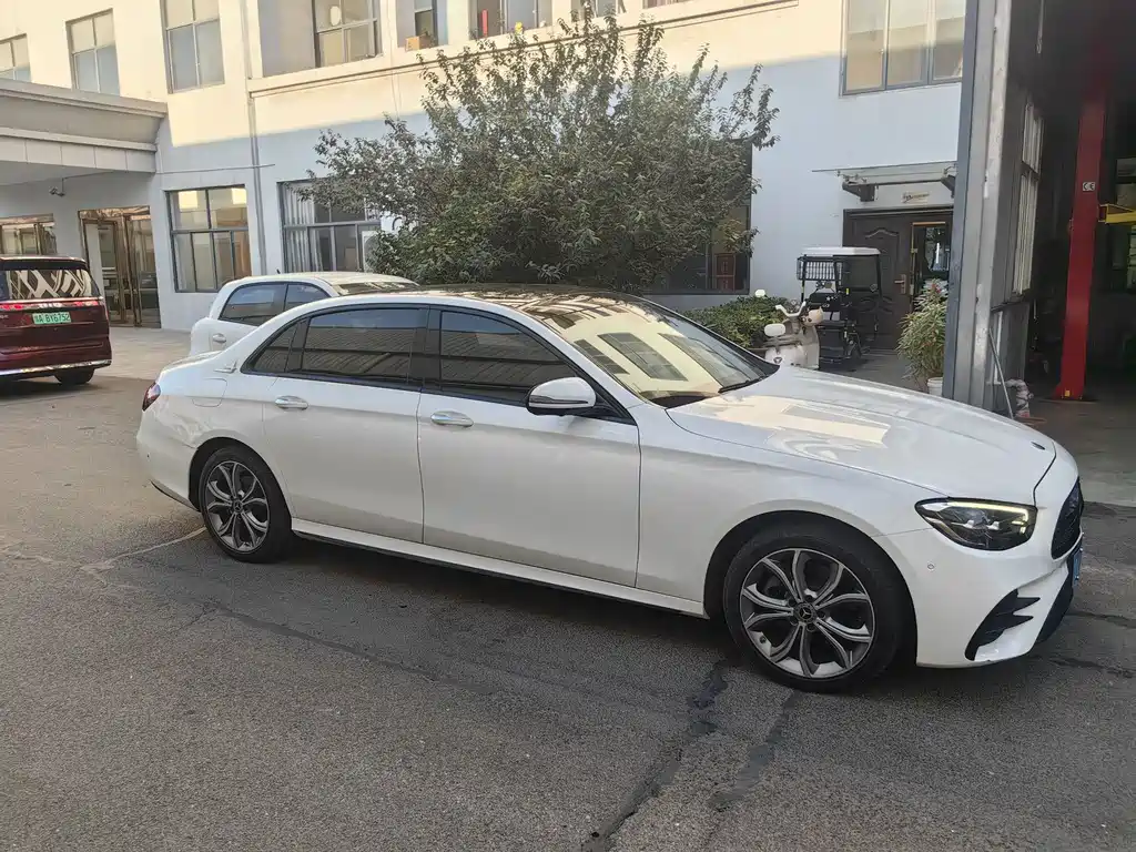Mercedes-Benz E-Class — миниатюра 6