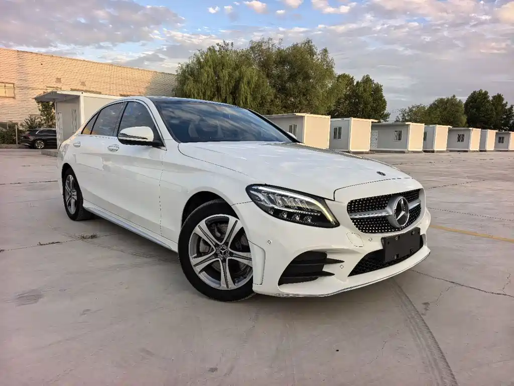 Mercedes-Benz C-Class — миниатюра 3