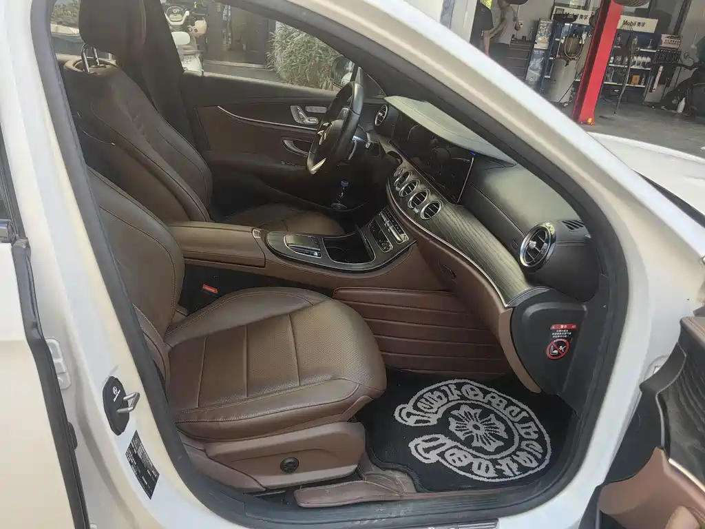 Mercedes-Benz E-Class — миниатюра 7