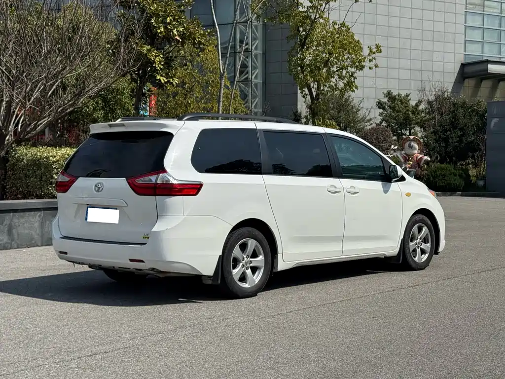 TOYOTA SIENNA