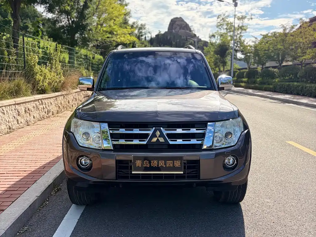 Mitsubishi Pajero (Import)