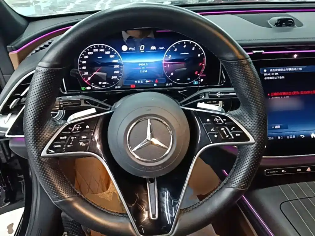 Mercedes-Benz E-Class — миниатюра 11