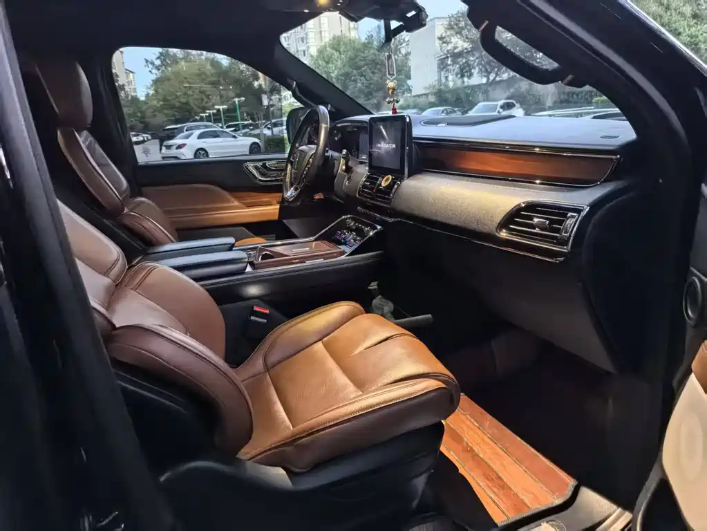 Lincoln Navigator — миниатюра 6