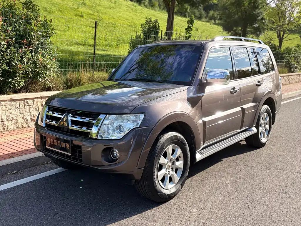 Mitsubishi Pajero (Import) — миниатюра 2