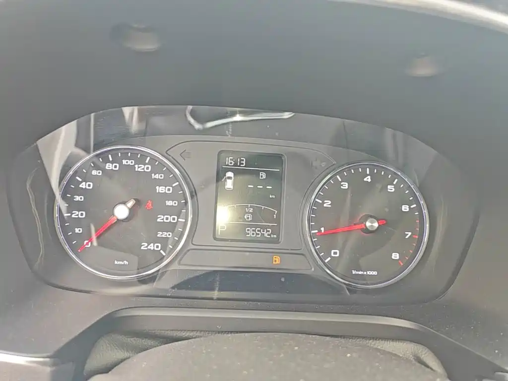 Roewe RX5 — миниатюра 12