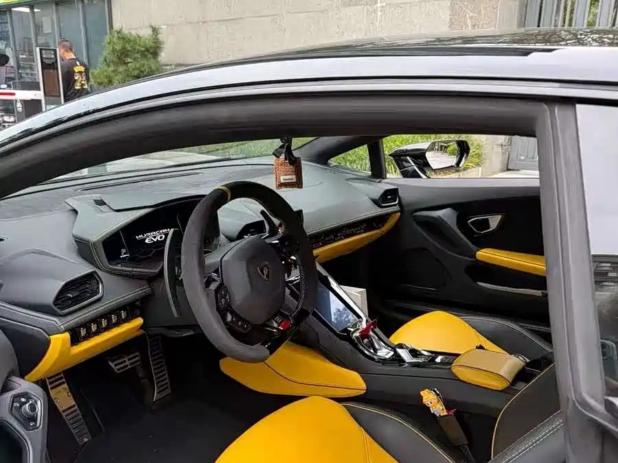 LAMBORGHINI HURACÁN