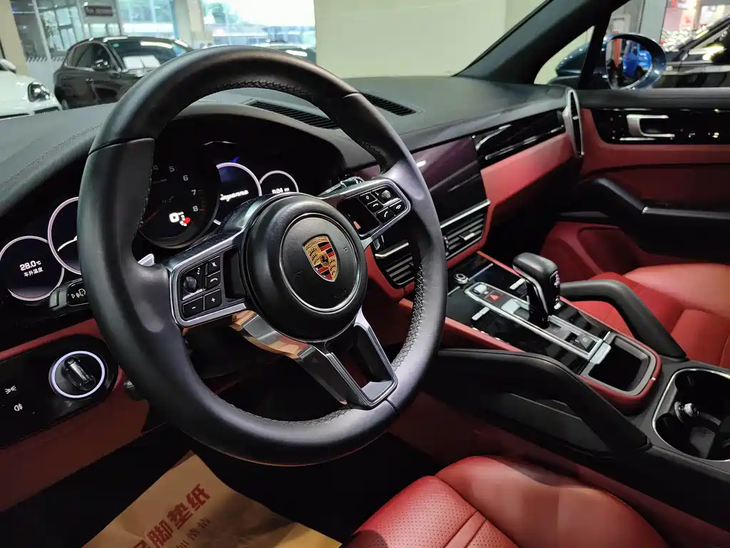 Porsche Cayenne — миниатюра 13