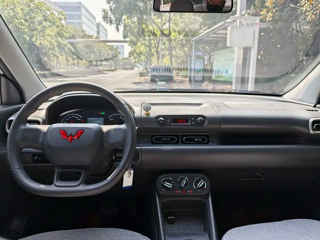 Wuling Hongguang EV — миниатюра 13