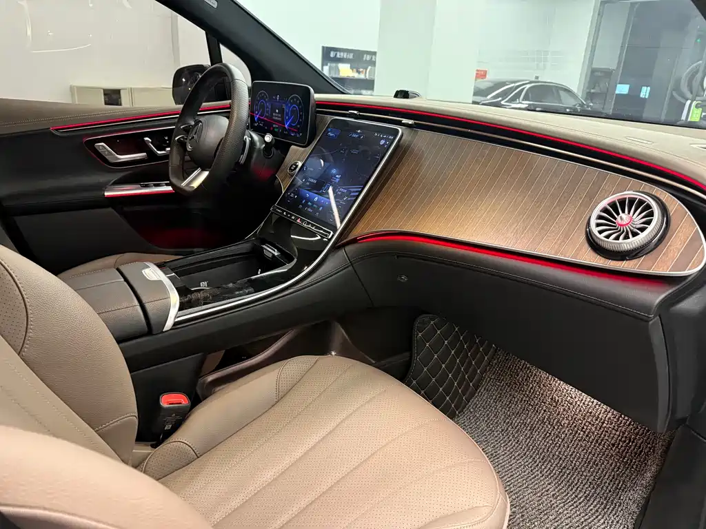 MERCEDES-BENZ EQE SUV