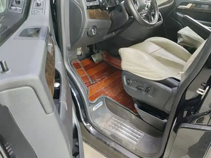 Volkswagen Multivan — миниатюра 3