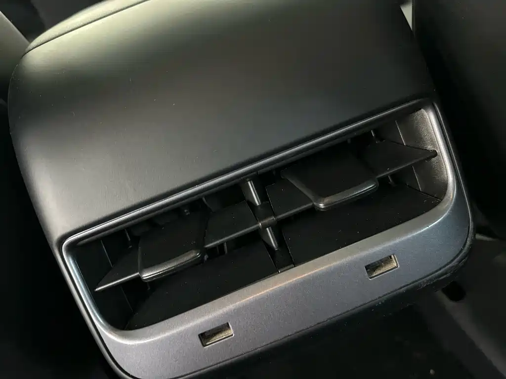 Tesla Model 3 — миниатюра 18