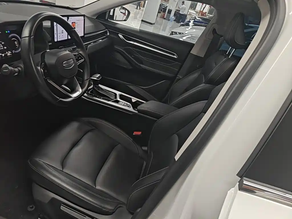 Geely Emgrand — миниатюра 15