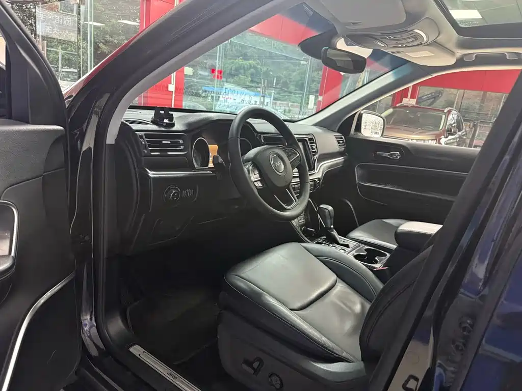 Jeep Grand Commander — миниатюра 4