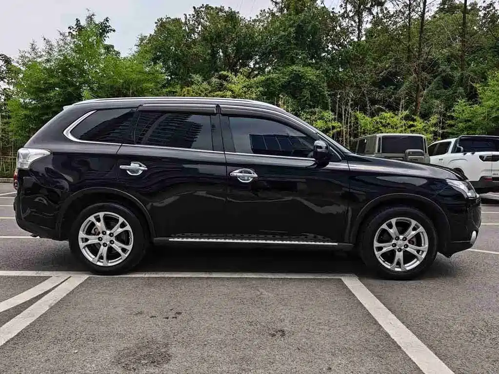 Mitsubishi Outlander (Import) — миниатюра 31