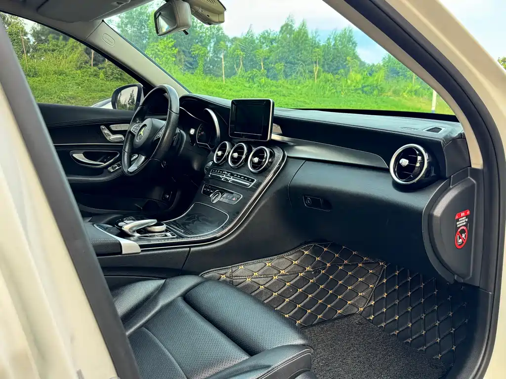 Mercedes-Benz C-Class — миниатюра 11