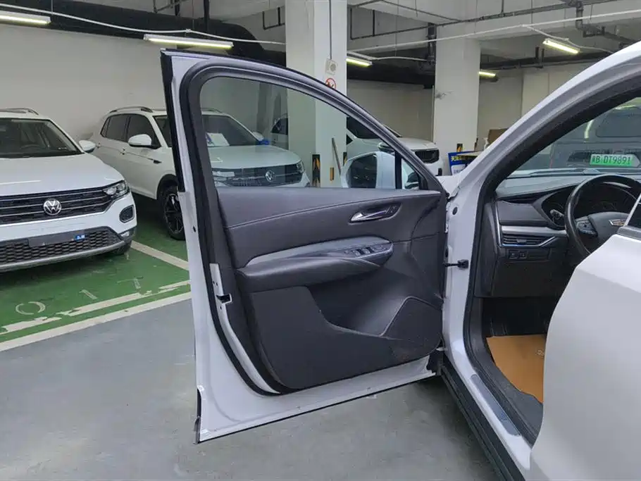 Cadillac XT4 2020 28T Lead