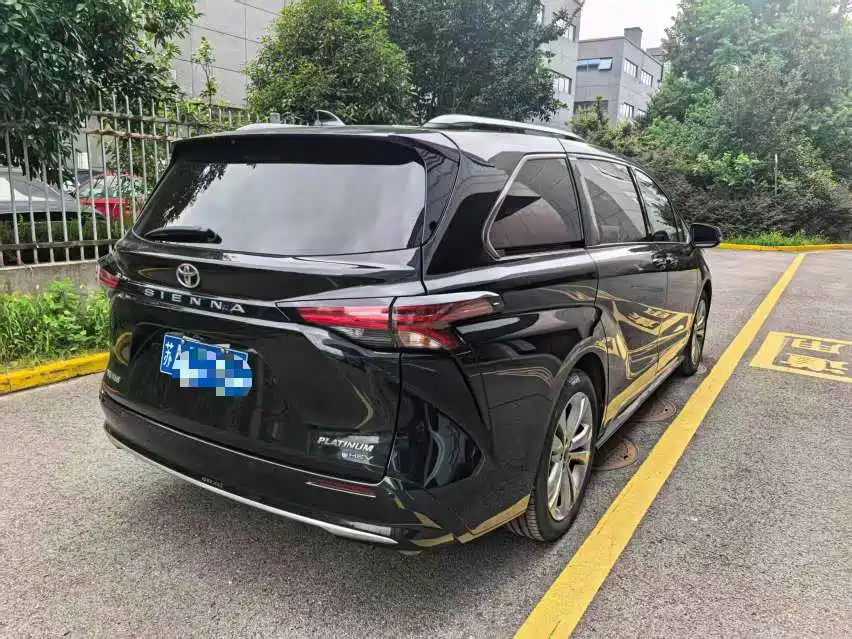 Toyota Sienna — миниатюра 6
