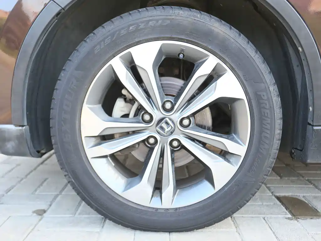 Luxgen U6 — миниатюра 13