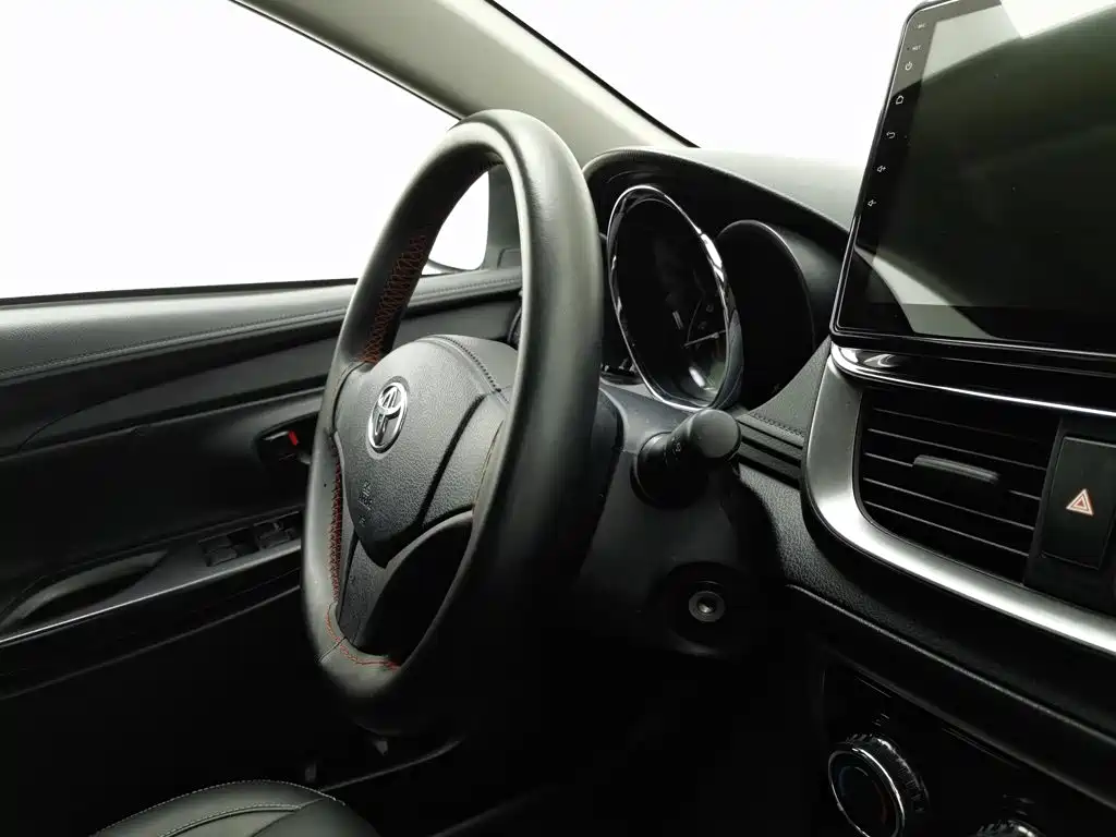 Toyota Yaris L — миниатюра 22