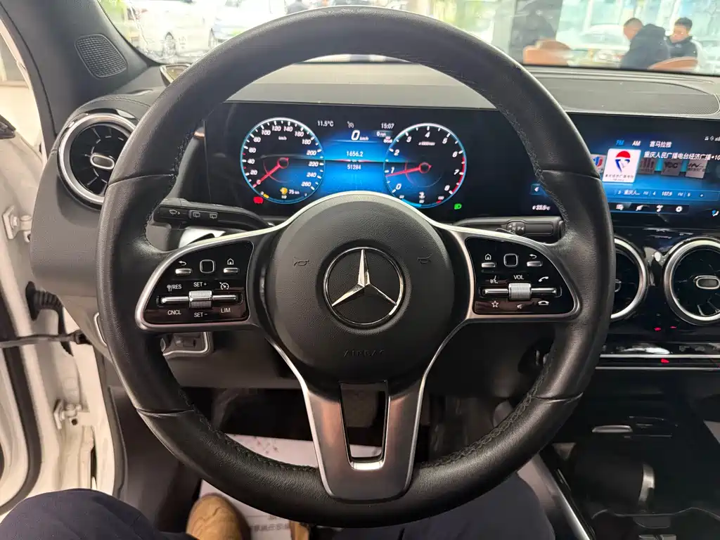 MERCEDES-BENZ GLB