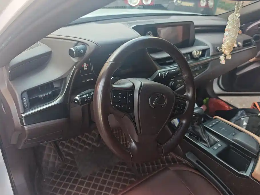 Lexus ES — миниатюра 12