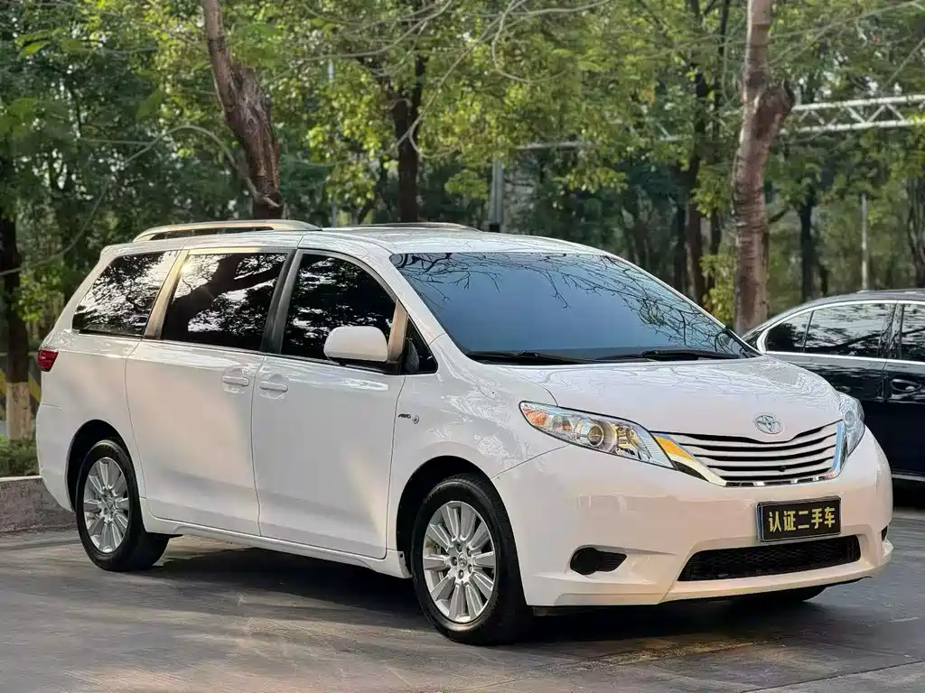 TOYOTA SIENNA