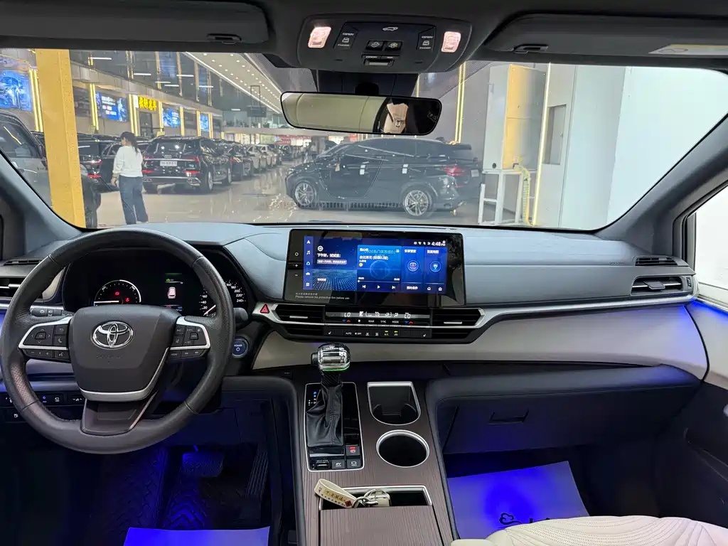 Toyota Granvia — миниатюра 22