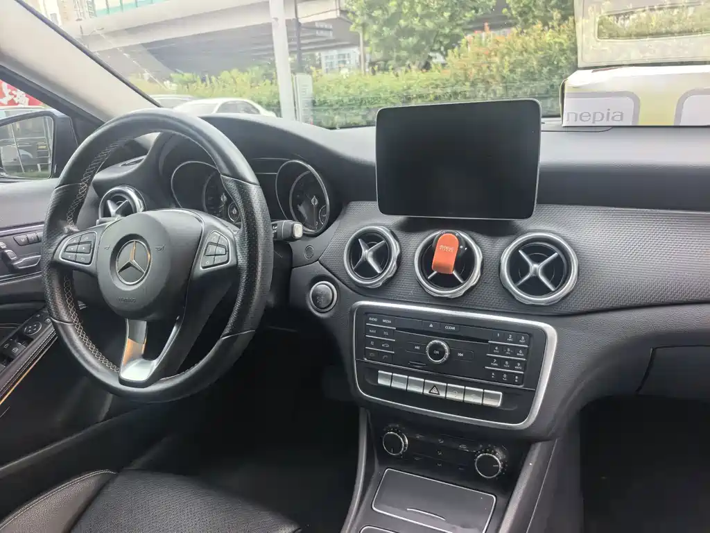 Mercedes-Benz GLA — миниатюра 8