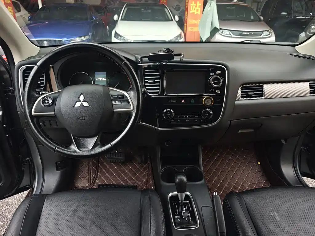 Mitsubishi Outlander (Import) — миниатюра 10