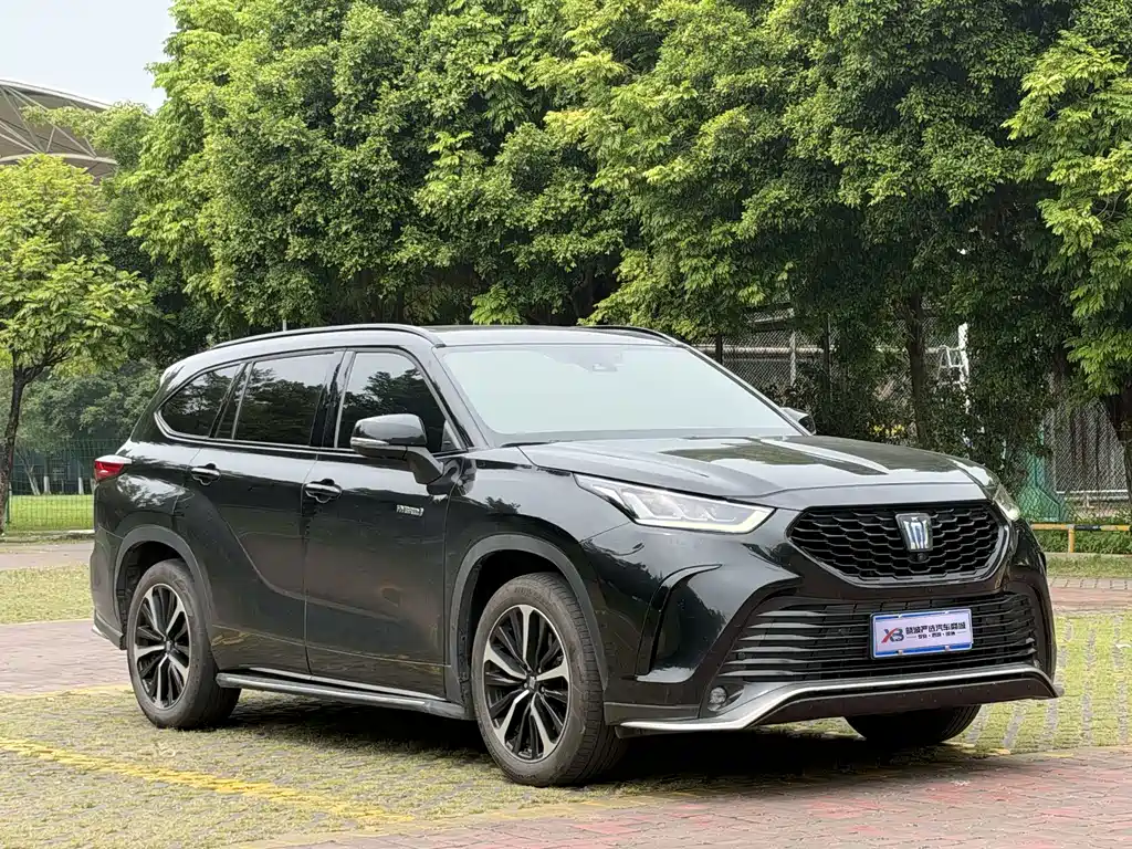 Toyota Crown Kluger — миниатюра 3