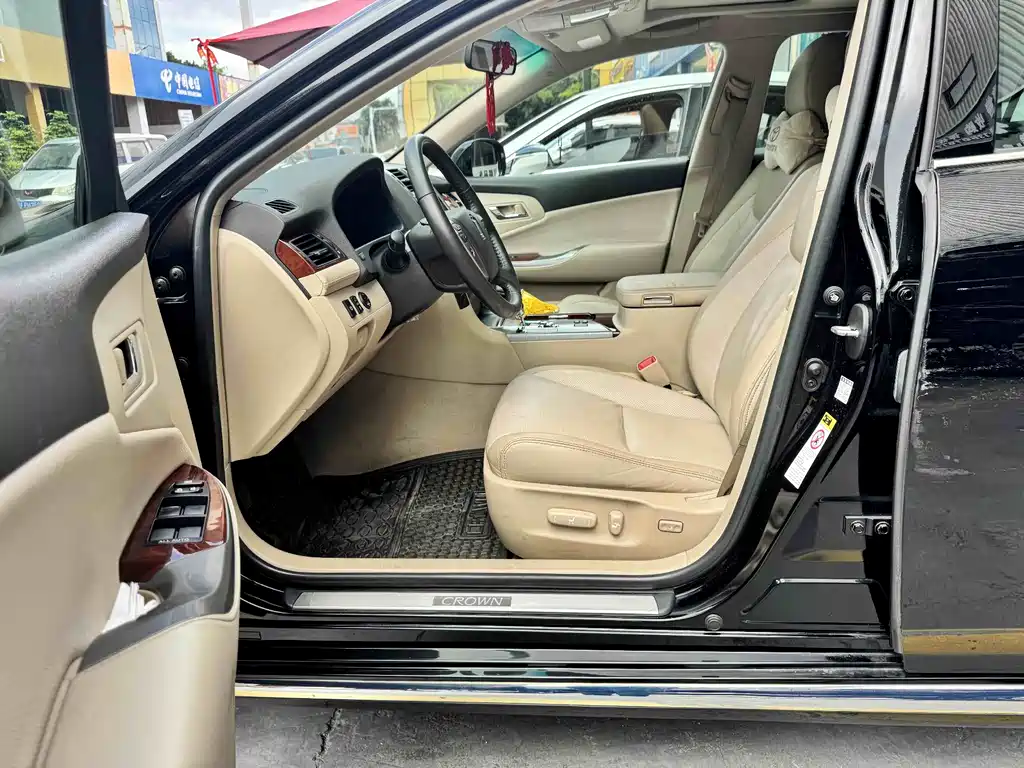 Toyota Crown 2012 2.5L Royal