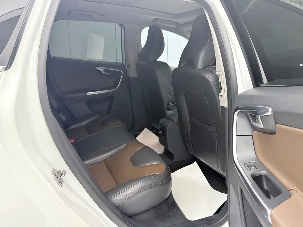 Volvo XC60 (Import) — миниатюра 23