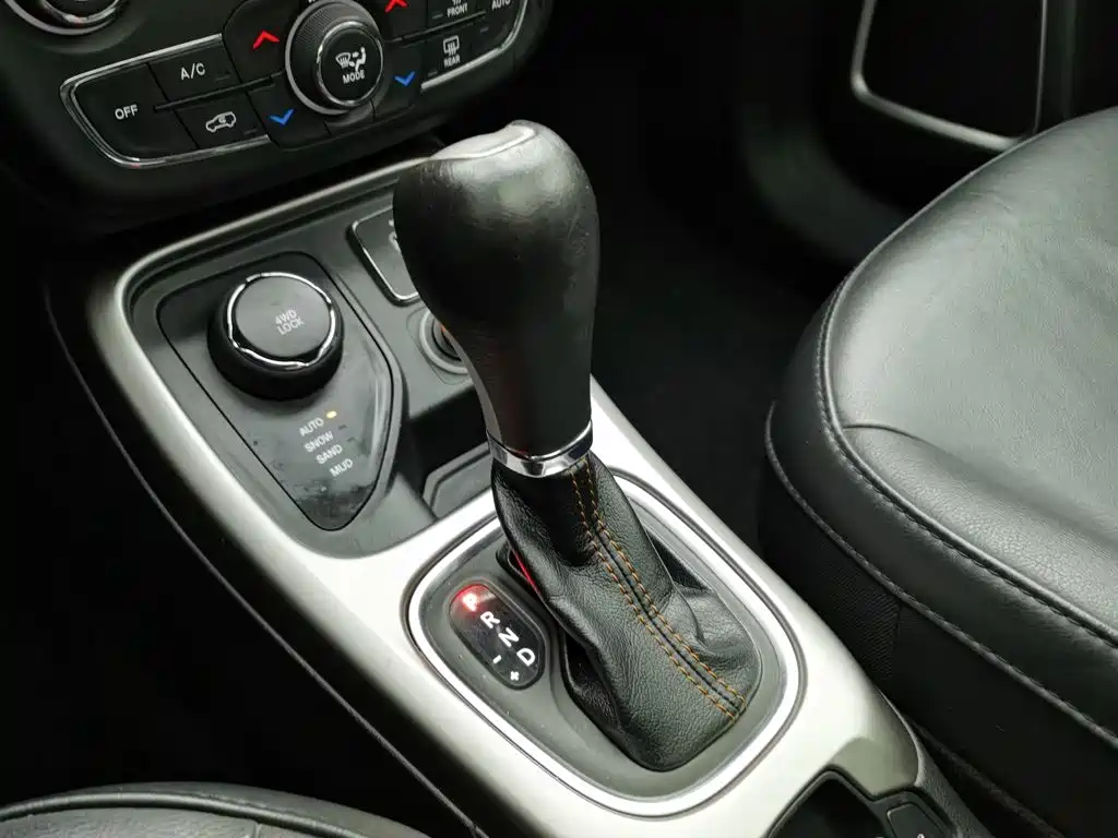 Jeep Compass — миниатюра 13