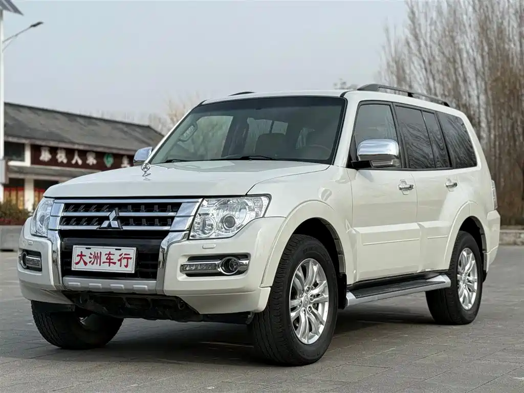 Mitsubishi Pajero (Import) 2018