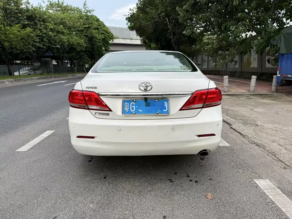 Toyota Camry — миниатюра 5