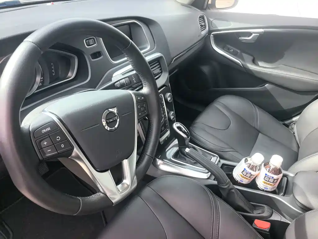 Volvo V40 — миниатюра 9