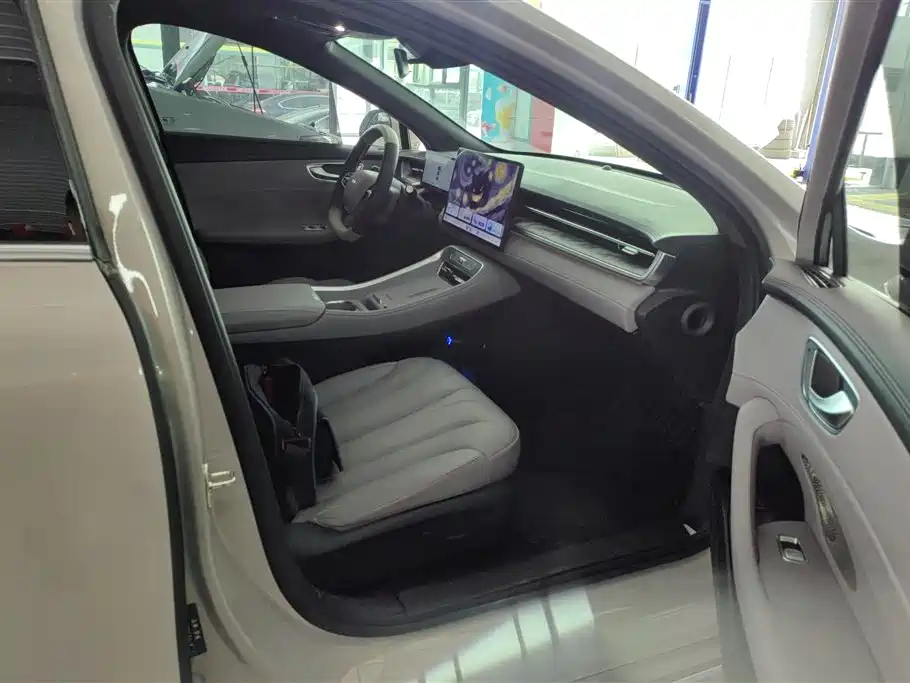 Roewe M7 DMH 2025 160km Enjoy
