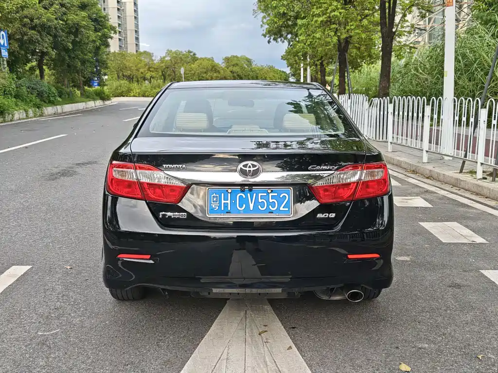 Toyota Camry — миниатюра 5