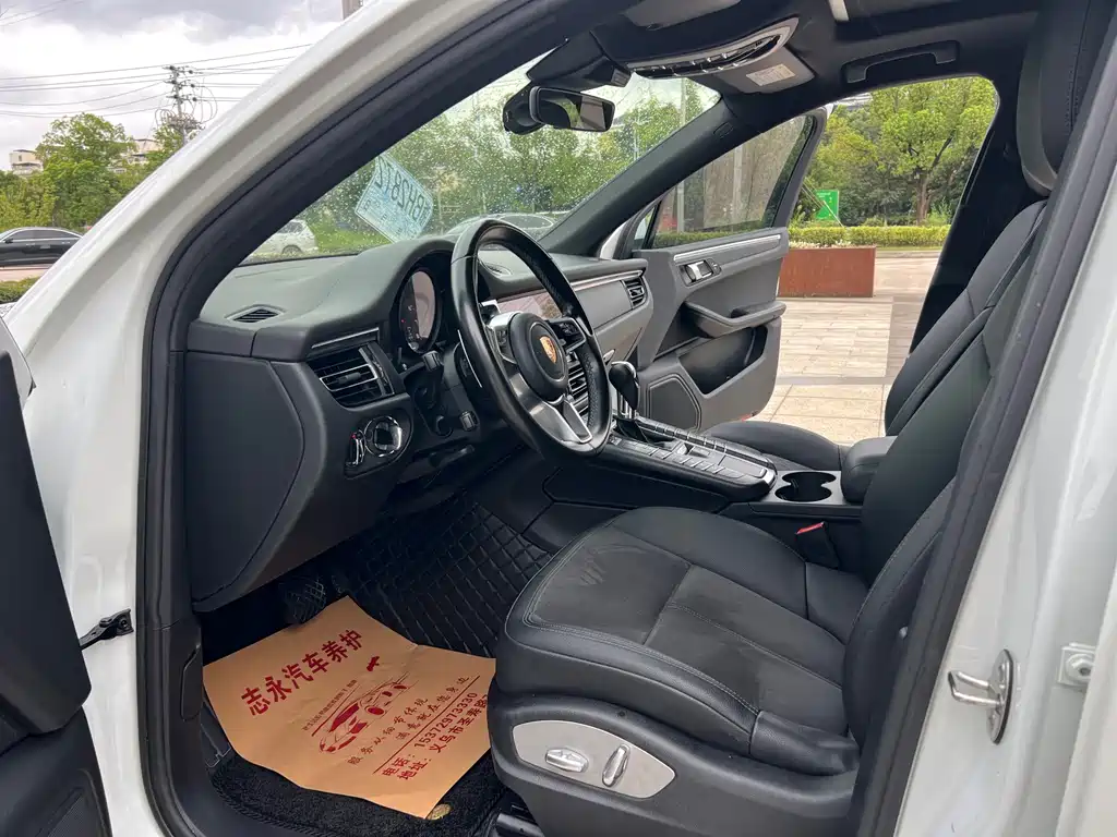 Porsche Macan — миниатюра 6
