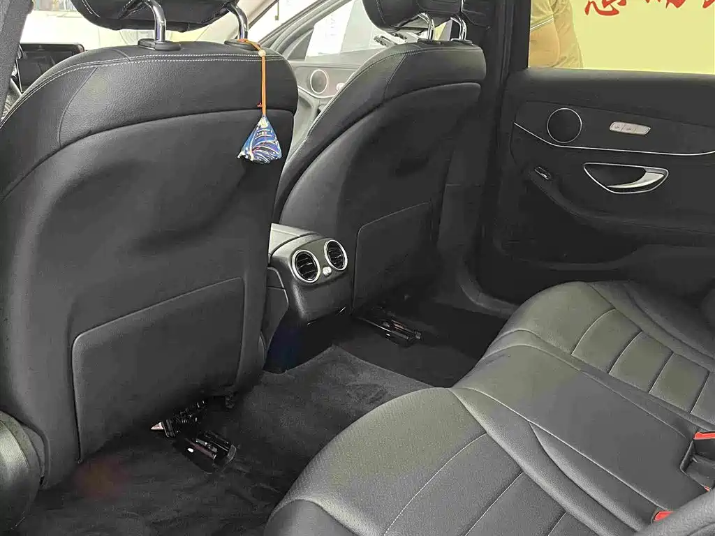 Mercedes-Benz C-Class — миниатюра 6