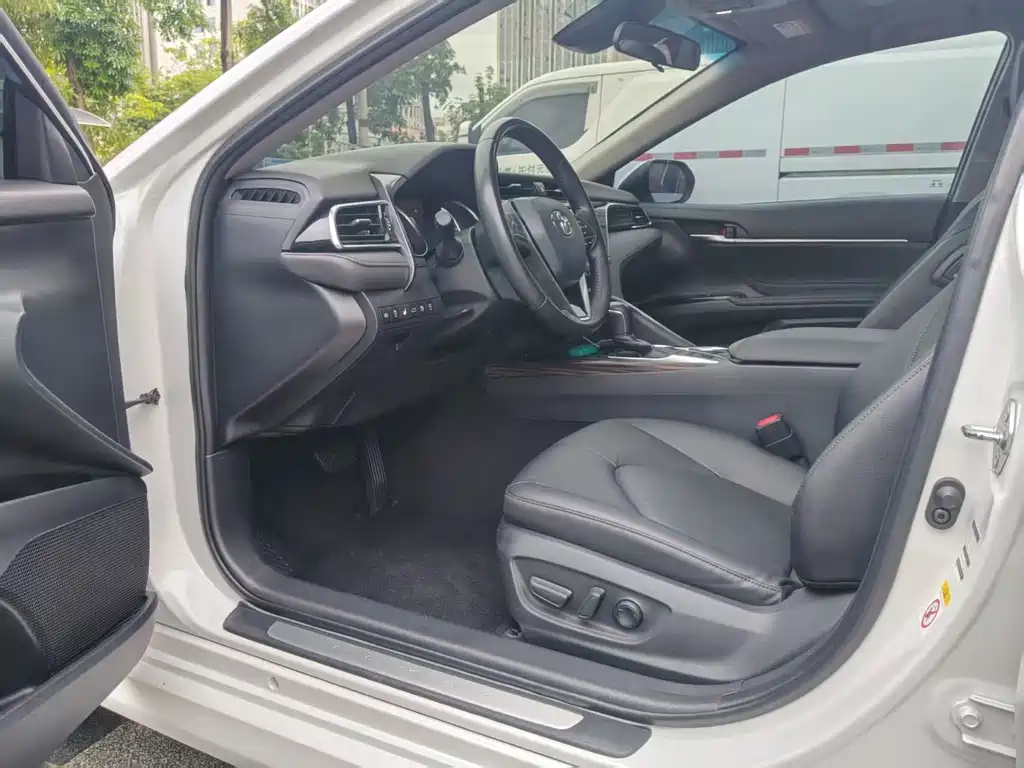 Toyota Camry 2018 2.5G Luxury