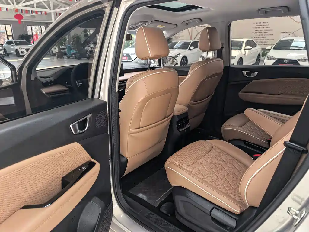 Wuling Jiachen — миниатюра 10