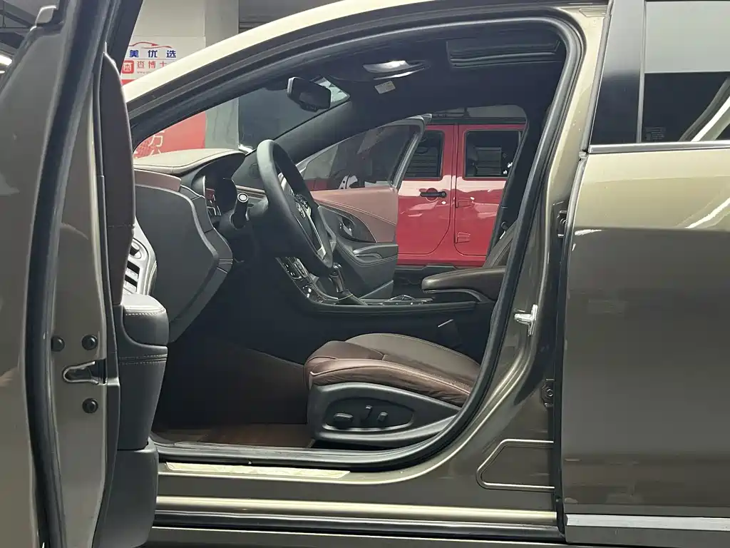 Buick LaCrosse — миниатюра 7
