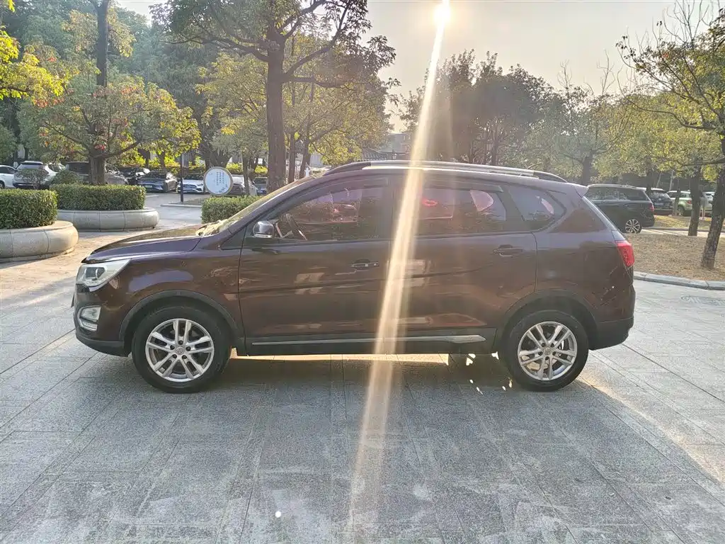 Baojun 560 2015 1.8L MT Luxury