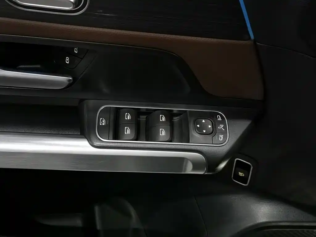 Mercedes-Benz GLB — миниатюра 9