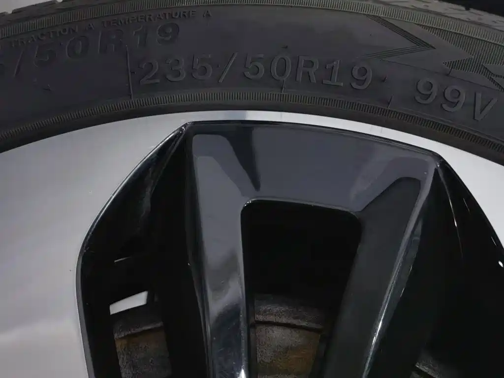 Mercedes-Benz GLB — миниатюра 24