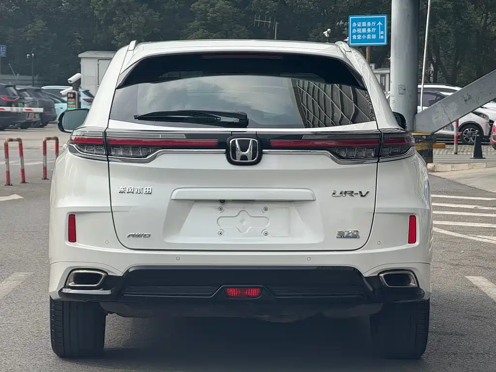 HONDA UR V
