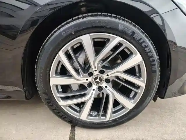Mercedes-Benz E-Class — миниатюра 8